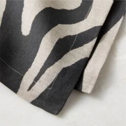 Linho Zebra Print EUROPEAN FLAX™-Certified Linen Napkin 5 Linho Zebra Print EUROPEAN FLAX™-Certified Linen Napkin -Furniture Sales Store LinhoZebraPrintNapkin20AVSHS23